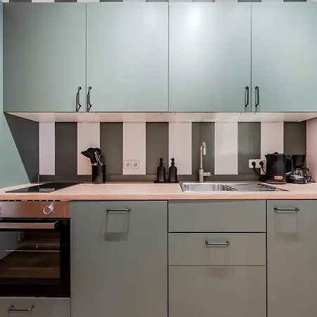 Vibrant Micro-apartment - Cozy, & Self Checkin 아파트